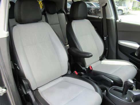 Used 2018 Chevrolet Trax LT w/ Driver Confidence Package FWD image 9