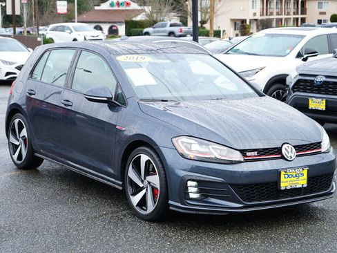Used 2019 Volkswagen GTI SE image 3
