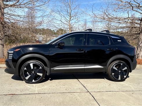 New 2026 Nissan Kicks SR w/ Cold Weather Package FWD image 23