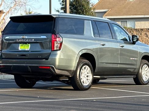 Used 2024 Chevrolet Suburban LT image 10