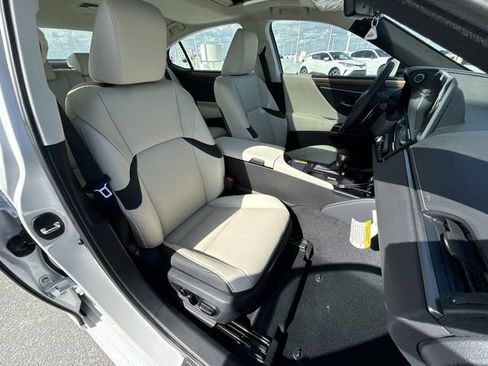 Used 2025 Lexus ES 350 w/ Premium Package FWD image 26
