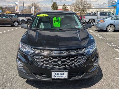 Used 2019 Chevrolet Equinox LS w/ LS Convenience Package FWD image 2