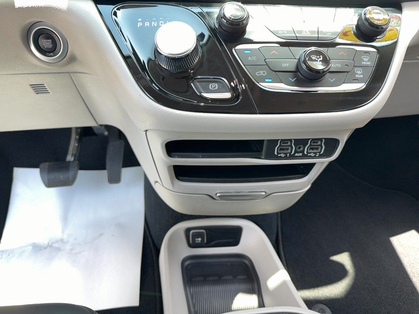 Certified 2024 Chrysler Pacifica Touring-L FWD image 15