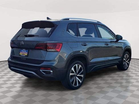 Used 2023 Volkswagen Taos SE w/ Panoramic Sunroof Package FWD image 5