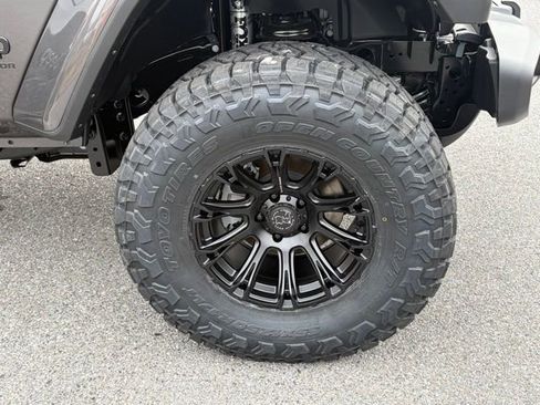 New 2025 Jeep Gladiator Sport image 11