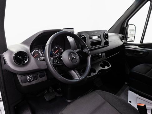 Used 2025 Mercedes-Benz Sprinter 2500 image 8