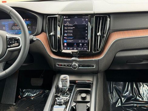 Certified 2024 Volvo XC60 T8 Ultimate AWD/4WD image 14