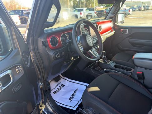 Used 2023 Jeep Gladiator Rubicon w/ LED Lighting Group image 9