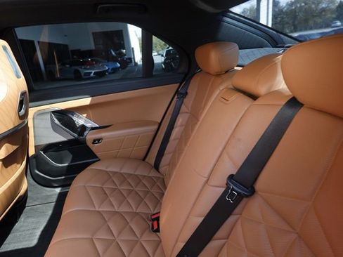 Used 2019 BMW 740i image 28