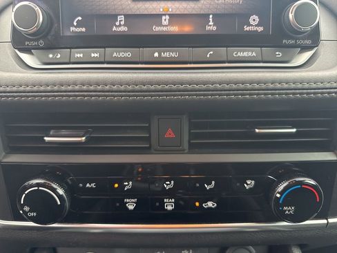 Used 2023 Nissan Rogue S image 27