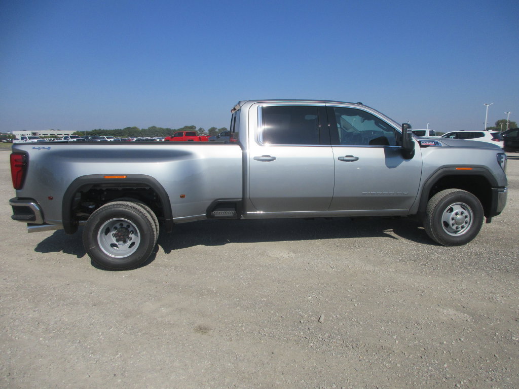 New 2026 GMC Sierra 3500 SLE w/ SLE Value Package AWD/4WD image 3