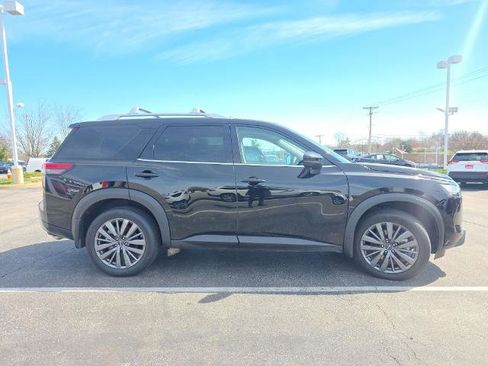 Certified 2024 Nissan Pathfinder SL w/ SL Premium Package image 8