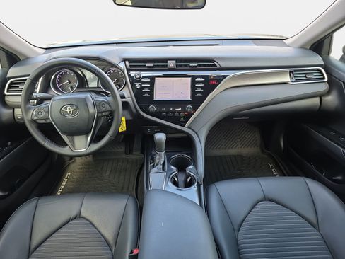 Used 2018 Toyota Camry SE image 9