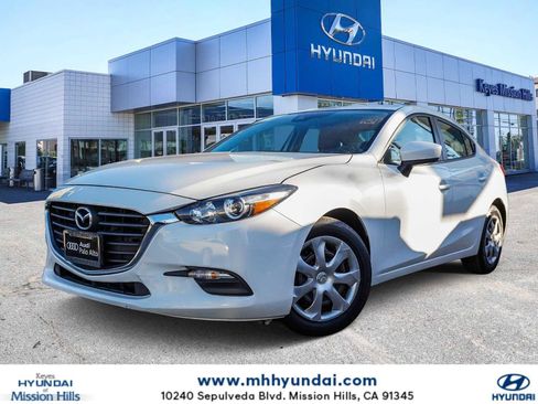 Used 2018 MAZDA MAZDA3 Sport image 1
