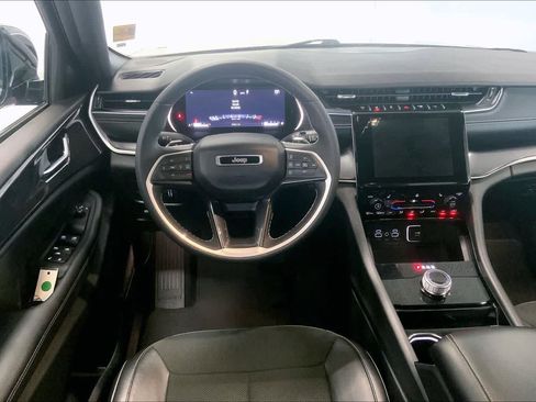 Used 2023 Jeep Grand Cherokee Altitude image 12