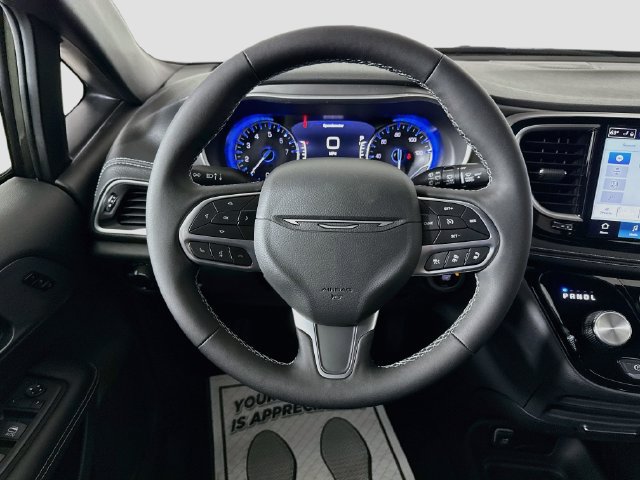 New 2027 Chrysler Pacifica Select AWD/4WD image 12