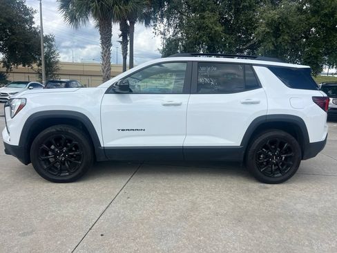 Used 2026 GMC Terrain Elevation w/ Elevation Premium Package FWD image 2