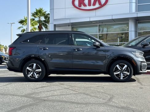 Certified 2023 Kia Sorento S FWD image 2