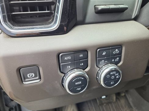 Used 2024 GMC Sierra 1500 Denali w/ Technology Package AWD/4WD image 13