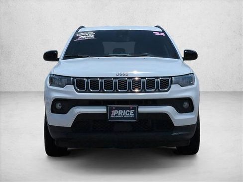 Used 2024 Jeep Compass Latitude AWD/4WD image 8