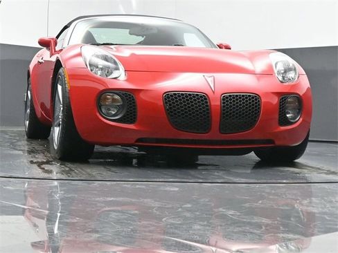 Used 2007 Pontiac Solstice GXP w/ Premium Package image 3