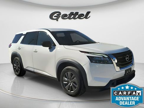 Used 2023 Nissan Pathfinder S image 2