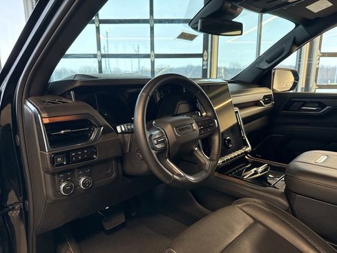 Used 2025 GMC Yukon XL Denali image 9