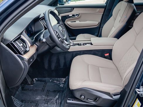 Certified 2025 Volvo XC90 B5 Plus image 21
