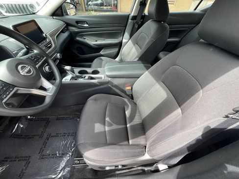 Used 2025 Nissan Altima 2.5 SV FWD image 27