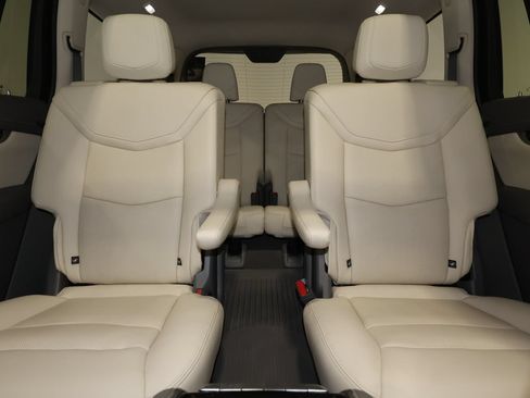 Used 2023 Cadillac XT6 Premium Luxury w/ Technology Package AWD/4WD image 33