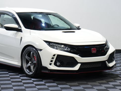 Used 2018 Honda Civic Type R image 9