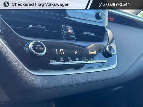 Used 2022 Toyota Corolla LE FWD image 40