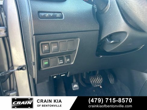 Used 2016 Nissan Rogue SV AWD/4WD image 18