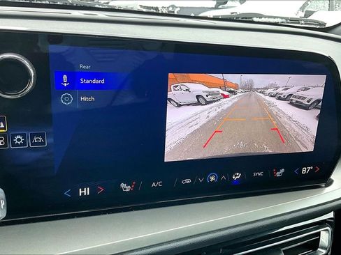 Used 2025 Chevrolet Traverse LT image 15