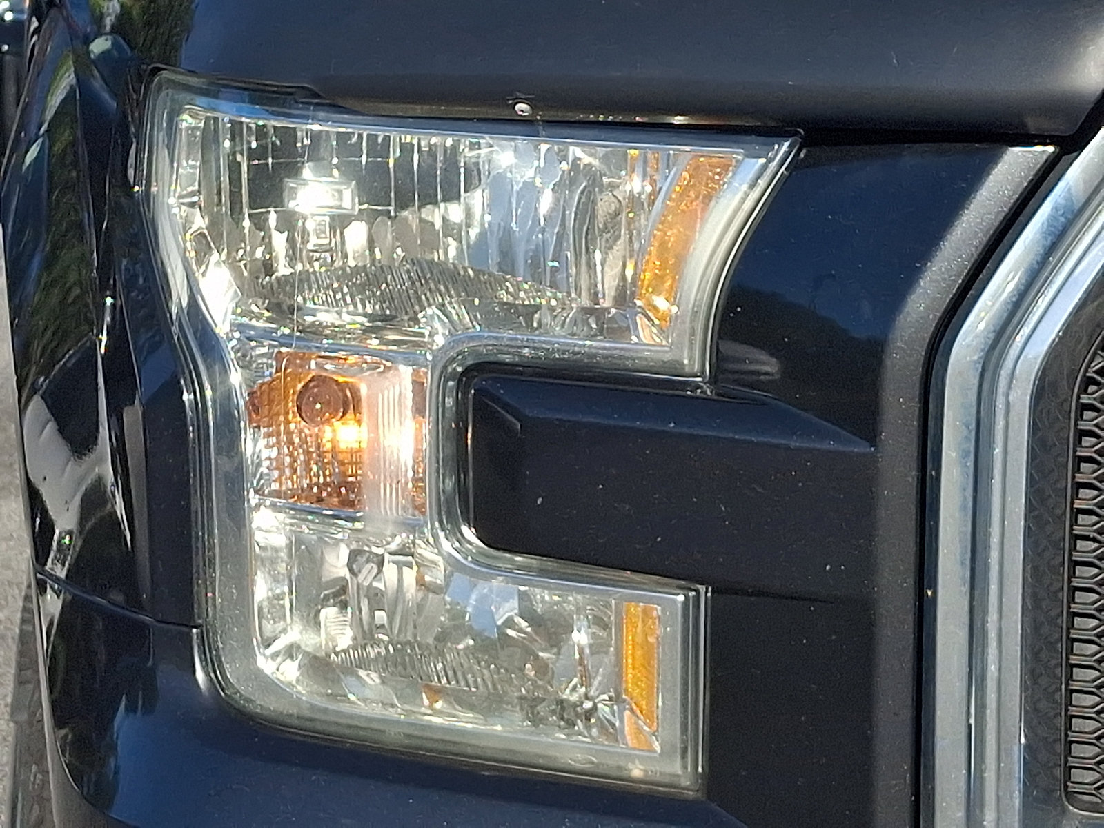 Used 2015 Ford F150 XLT AWD/4WD image 9