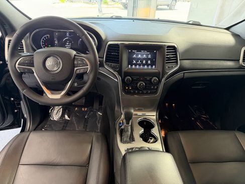 Used 2018 Jeep Grand Cherokee Limited AWD/4WD image 11