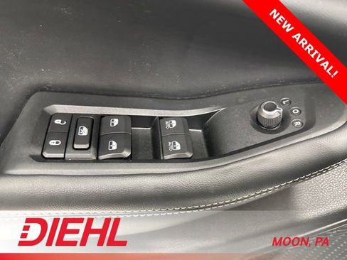 Used 2023 Jeep Grand Cherokee Limited w/ Black Appearance Package image 23