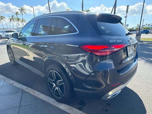 Used 2025 Mercedes-Benz GLC 300 4MATIC image 11