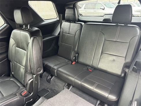 Used 2022 Chevrolet Traverse RS image 43