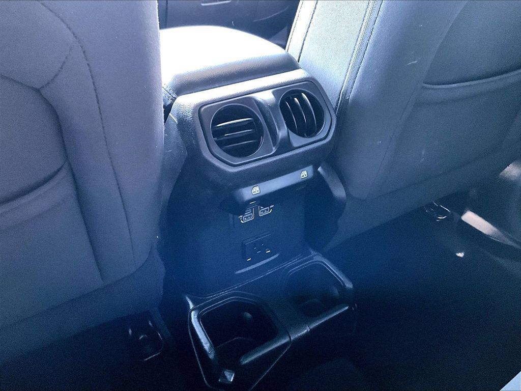 Used 2019 Jeep Wrangler Unlimited Sahara w/ Uconnect 4C Nav & Sound Group AWD/4WD image 34