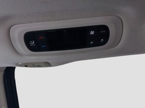 Used 2019 Chrysler Pacifica Limited FWD image 26