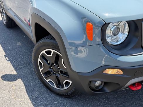 Used 2017 Jeep Renegade Trailhawk w/ Premium Trailhawk Package AWD/4WD image 5