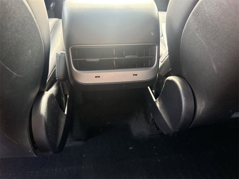 Used 2024 Tesla Model Y Long Range image 19