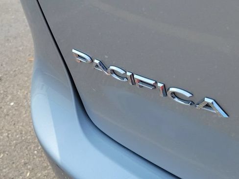 Used 2023 Chrysler Pacifica Limited w/ Trailer Tow Group AWD/4WD image 33
