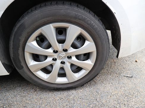 Used 2024 Toyota Corolla LE FWD image 13