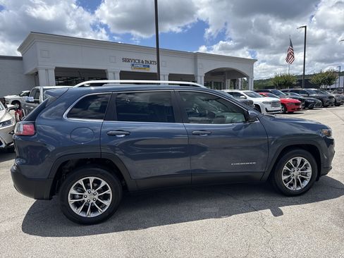 Used 2021 Jeep Cherokee Latitude Plus FWD image 8