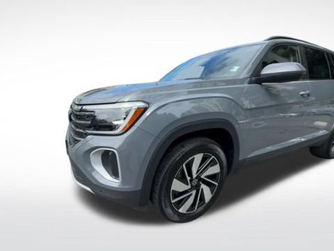 Certified 2025 Volkswagen Atlas SE FWD image 5