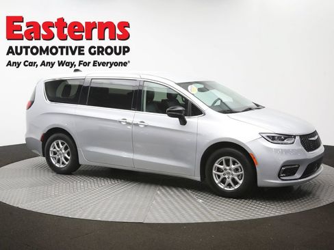 Used 2024 Chrysler Pacifica Touring-L FWD image 48