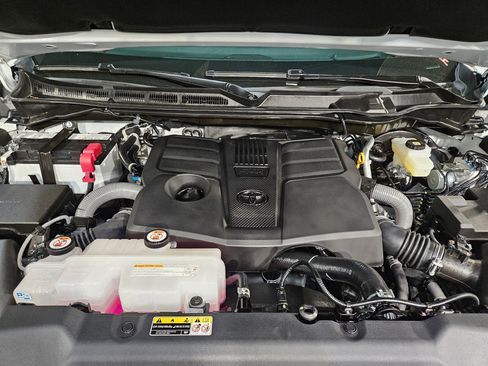 Used 2025 Toyota Tundra Platinum AWD/4WD image 19
