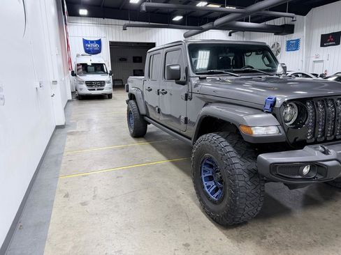Used 2022 Jeep Gladiator Sport AWD/4WD image 17